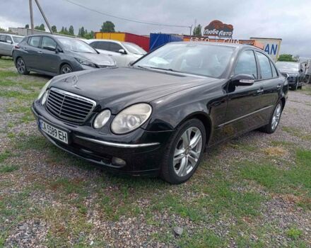 Черный Мерседес E 220, объемом двигателя 2.1 л и пробегом 321 тыс. км за 8500 $, фото 8 на Automoto.ua