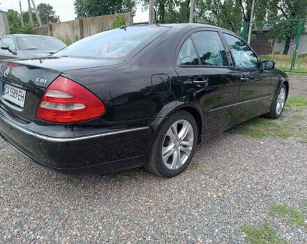 Черный Мерседес E 220, объемом двигателя 2.1 л и пробегом 321 тыс. км за 8500 $, фото 3 на Automoto.ua