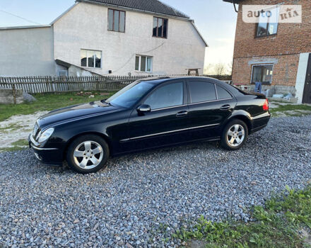 Чорний Мерседес E 220, об'ємом двигуна 2.2 л та пробігом 345 тис. км за 8300 $, фото 1 на Automoto.ua