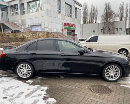 Чорний Мерседес E 220, об'ємом двигуна 2 л та пробігом 257 тис. км за 29490 $, фото 5 на Automoto.ua