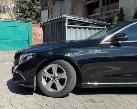 Чорний Мерседес E 220, об'ємом двигуна 2 л та пробігом 340 тис. км за 21990 $, фото 5 на Automoto.ua