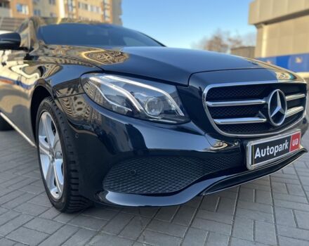 Чорний Мерседес E 220, об'ємом двигуна 2 л та пробігом 81 тис. км за 31990 $, фото 9 на Automoto.ua