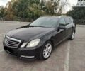 Чорний Мерседес E 220, об'ємом двигуна 2.1 л та пробігом 330 тис. км за 12800 $, фото 1 на Automoto.ua