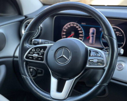Черный Мерседес E 220, объемом двигателя 2 л и пробегом 296 тыс. км за 28500 $, фото 10 на Automoto.ua