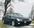 Чорний Мерседес E 220, об'ємом двигуна 2.2 л та пробігом 275 тис. км за 8700 $, фото 1 на Automoto.ua