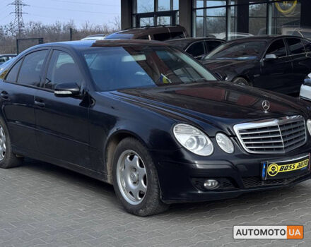 Черный Мерседес E 220, объемом двигателя 2.2 л и пробегом 450 тыс. км за 9500 $, фото 1 на Automoto.ua