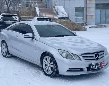 Сірий Мерседес E 220, об'ємом двигуна 2.2 л та пробігом 340 тис. км за 11990 $, фото 2 на Automoto.ua