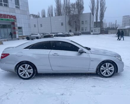 Сірий Мерседес E 220, об'ємом двигуна 2.2 л та пробігом 340 тис. км за 11990 $, фото 3 на Automoto.ua