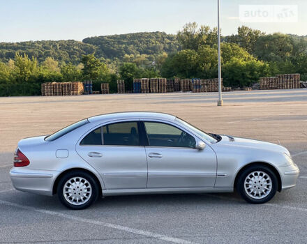 Сірий Мерседес E 220, об'ємом двигуна 2.2 л та пробігом 290 тис. км за 5800 $, фото 7 на Automoto.ua