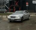 Сірий Мерседес E 220, об'ємом двигуна 2.2 л та пробігом 305 тис. км за 7400 $, фото 1 на Automoto.ua