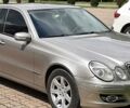 Сірий Мерседес E 220, об'ємом двигуна 2.1 л та пробігом 350 тис. км за 7700 $, фото 1 на Automoto.ua