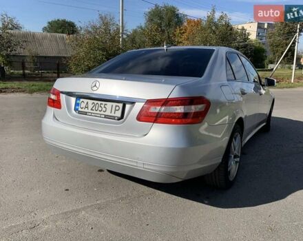 Серый Мерседес E 220, объемом двигателя 2.1 л и пробегом 322 тыс. км за 12000 $, фото 5 на Automoto.ua