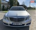 Серый Мерседес E 220, объемом двигателя 2.1 л и пробегом 322 тыс. км за 12000 $, фото 8 на Automoto.ua