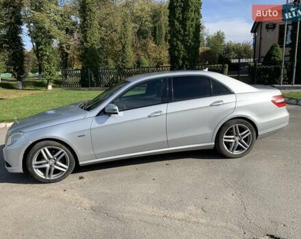 Серый Мерседес E 220, объемом двигателя 2.1 л и пробегом 322 тыс. км за 12000 $, фото 2 на Automoto.ua