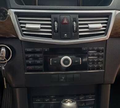 Серый Мерседес E 220, объемом двигателя 2.1 л и пробегом 195 тыс. км за 12999 $, фото 21 на Automoto.ua