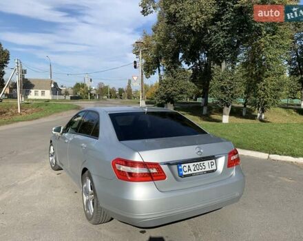 Серый Мерседес E 220, объемом двигателя 2.1 л и пробегом 322 тыс. км за 12000 $, фото 3 на Automoto.ua