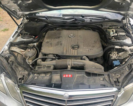 Серый Мерседес E 220, объемом двигателя 2.1 л и пробегом 393 тыс. км за 9500 $, фото 17 на Automoto.ua