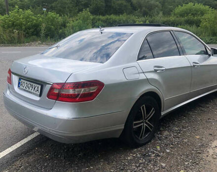 Серый Мерседес E 220, объемом двигателя 2.1 л и пробегом 393 тыс. км за 9500 $, фото 6 на Automoto.ua