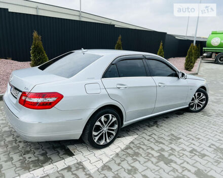 Сірий Мерседес E 220, об'ємом двигуна 0 л та пробігом 255 тис. км за 11200 $, фото 6 на Automoto.ua