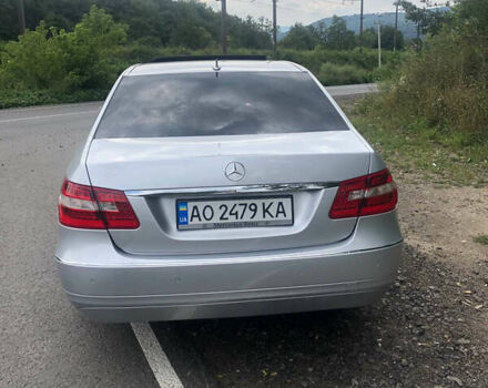 Серый Мерседес E 220, объемом двигателя 2.1 л и пробегом 393 тыс. км за 9500 $, фото 5 на Automoto.ua