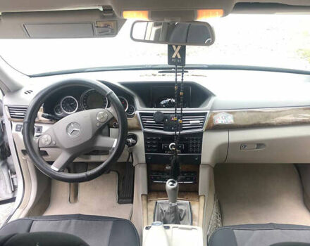 Серый Мерседес E 220, объемом двигателя 2.1 л и пробегом 393 тыс. км за 9500 $, фото 8 на Automoto.ua
