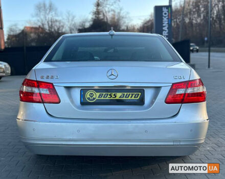Сірий Мерседес E 220, об'ємом двигуна 2.1 л та пробігом 233 тис. км за 12500 $, фото 4 на Automoto.ua