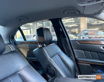 Сірий Мерседес E 220, об'ємом двигуна 2.1 л та пробігом 233 тис. км за 12500 $, фото 13 на Automoto.ua