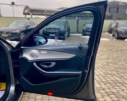 Серый Мерседес E 220, объемом двигателя 2 л и пробегом 145 тыс. км за 32000 $, фото 28 на Automoto.ua