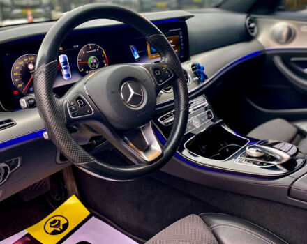 Серый Мерседес E 220, объемом двигателя 2 л и пробегом 145 тыс. км за 32000 $, фото 10 на Automoto.ua