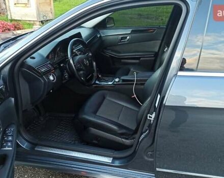 Сірий Мерседес E 220, об'ємом двигуна 2.1 л та пробігом 220 тис. км за 12500 $, фото 4 на Automoto.ua