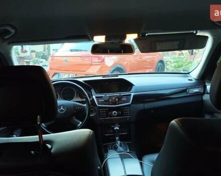 Сірий Мерседес E 220, об'ємом двигуна 2.1 л та пробігом 220 тис. км за 12500 $, фото 5 на Automoto.ua