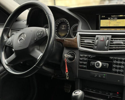 Сірий Мерседес E 220, об'ємом двигуна 2.2 л та пробігом 369 тис. км за 10800 $, фото 11 на Automoto.ua