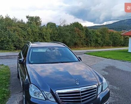 Сірий Мерседес E 220, об'ємом двигуна 2.1 л та пробігом 220 тис. км за 12500 $, фото 3 на Automoto.ua