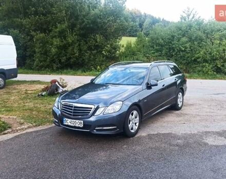 Сірий Мерседес E 220, об'ємом двигуна 2.1 л та пробігом 220 тис. км за 12500 $, фото 2 на Automoto.ua