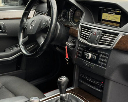 Сірий Мерседес E 220, об'ємом двигуна 2.2 л та пробігом 369 тис. км за 10800 $, фото 16 на Automoto.ua