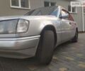 Сірий Мерседес E 220, об'ємом двигуна 2.2 л та пробігом 300 тис. км за 4000 $, фото 1 на Automoto.ua