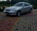 Сірий Мерседес E 220, об'ємом двигуна 3.2 л та пробігом 330 тис. км за 9300 $, фото 1 на Automoto.ua