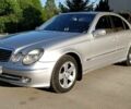 Сірий Мерседес E 220, об'ємом двигуна 2.2 л та пробігом 220 тис. км за 9700 $, фото 1 на Automoto.ua