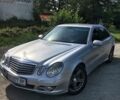 Сірий Мерседес E 220, об'ємом двигуна 2.2 л та пробігом 300 тис. км за 13000 $, фото 1 на Automoto.ua