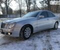 Сірий Мерседес E 220, об'ємом двигуна 2.2 л та пробігом 204 тис. км за 11800 $, фото 1 на Automoto.ua