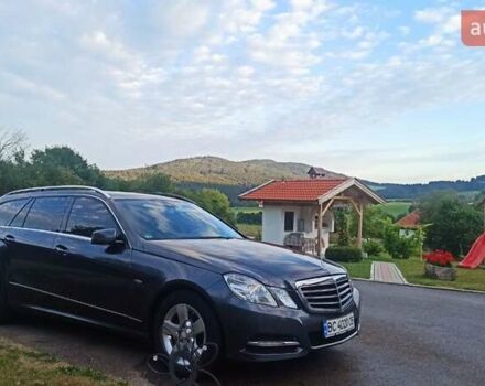 Серый Мерседес E 220, объемом двигателя 2.1 л и пробегом 220 тыс. км за 12500 $, фото 1 на Automoto.ua