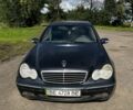Синій Мерседес E 220, об'ємом двигуна 2.2 л та пробігом 382 тис. км за 3500 $, фото 1 на Automoto.ua