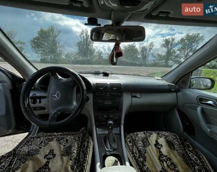 Синій Мерседес E 220, об'ємом двигуна 2.2 л та пробігом 382 тис. км за 3500 $, фото 1 на Automoto.ua