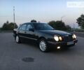 Синий Мерседес E 220, объемом двигателя 2.2 л и пробегом 185 тыс. км за 6850 $, фото 1 на Automoto.ua