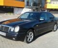 Синій Мерседес E 220, об'ємом двигуна 2.2 л та пробігом 350 тис. км за 4000 $, фото 1 на Automoto.ua