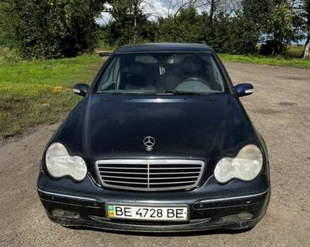 Синій Мерседес E 220, об'ємом двигуна 2.2 л та пробігом 382 тис. км за 3500 $, фото 1 на Automoto.ua