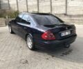 Синий Мерседес E 220, объемом двигателя 2.2 л и пробегом 240 тыс. км за 4500 $, фото 1 на Automoto.ua