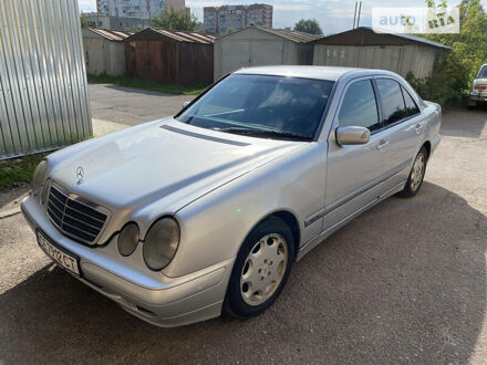 Мерседес E 240 2001 в Черновцах на Automoto.ua Мерседес E 240, объемом двигателя 2.6 л и пробегом 293 тыс. км за 4000 $, фото 1 на Automoto.ua