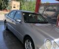 Серый Мерседес E 240, объемом двигателя 2.4 л и пробегом 250 тыс. км за 4500 $, фото 1 на Automoto.ua