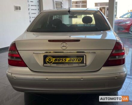 Серый Мерседес E 240, объемом двигателя 3.2 л и пробегом 320 тыс. км за 7200 $, фото 5 на Automoto.ua